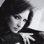 artist image Gloria Estefan Wrapped Unwrapped